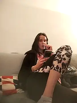 LauraBaby online show from October 5, 2025, 5:55 pm