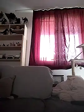 LauraBaby online show from October 19, 2025, 12:17 pm