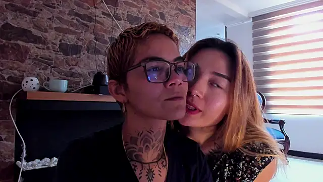 Snapshot of anaroman01 chatting on December 28, 2024, 4:52 pm anaroman01 online show from December 28, 2024, 4:52 pm