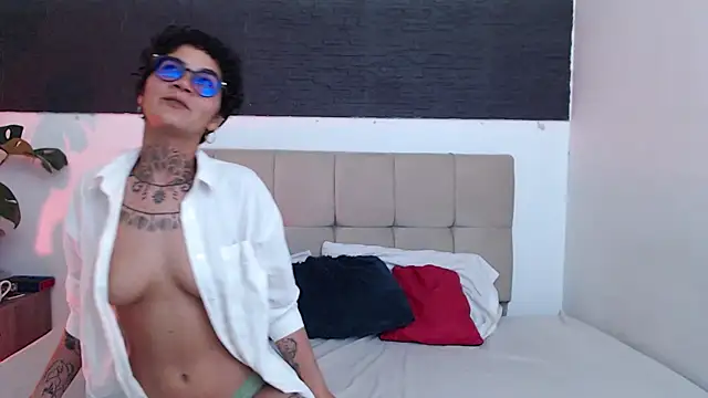 anaroman01 online show from April 1, 2026, 11:35 pm