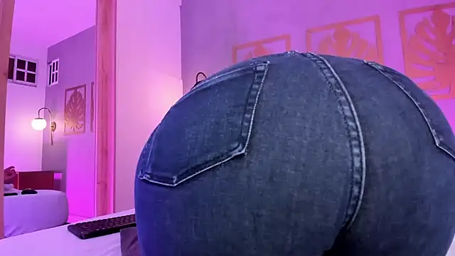 majo rosse  online show from November 4, 2025, 7:46 pm