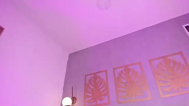 majo rosse  online show from April 7, 2026, 6:52 pm