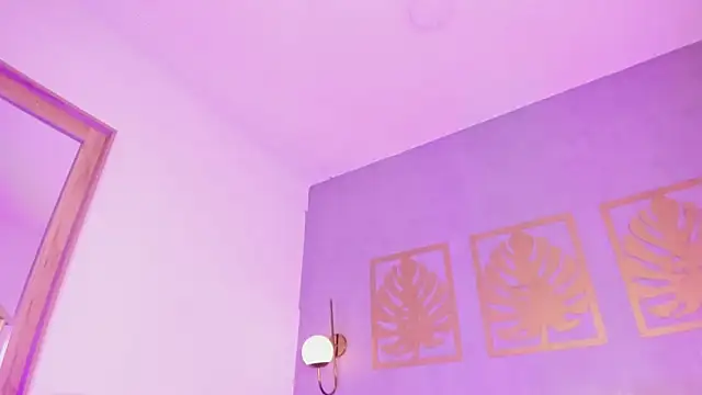 majo rosse  online show from April 15, 2026, 7:58 pm