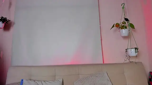 Snapshot of roselinedior chatting on February 4, 2025, 2:32 pm roselinedior online show from February 4, 2025, 2:32 pm