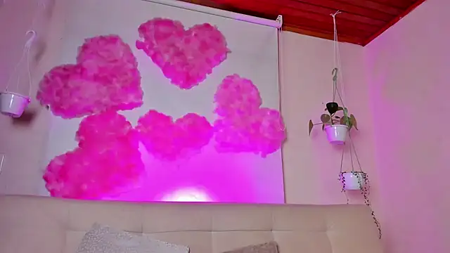 Snapshot of roselinedior chatting on February 14, 2025, 8:15 pm roselinedior online show from February 14, 2025, 8:15 pm