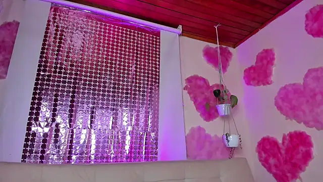 Snapshot of roselinedior chatting on February 18, 2025, 8:25 pm roselinedior online show from February 18, 2025, 8:25 pm