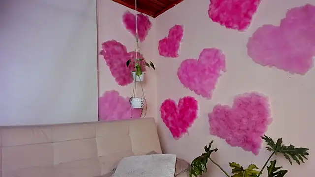 Snapshot of roselinedior chatting on February 20, 2025, 3:19 pm roselinedior online show from February 20, 2025, 3:19 pm