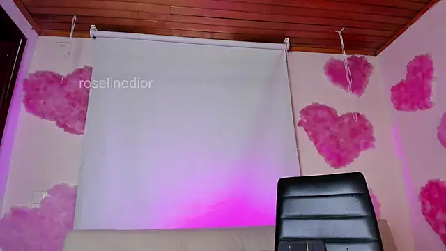 Snapshot of roselinedior chatting on February 24, 2025, 6:36 pm roselinedior online show from February 24, 2025, 6:36 pm