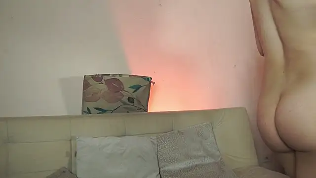 Snapshot of roselinedior chatting on March 17, 2025, 6:42 pm roselinedior online show from March 17, 2025, 6:42 pm