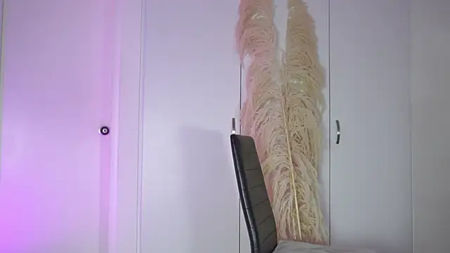 Snapshot of roselinedior chatting on October 9, 2025, 1:53 pm roselinedior online show from October 9, 2025, 1:53 pm