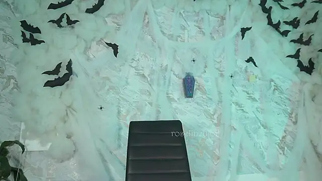 Snapshot of roselinedior chatting on October 23, 2025, 1:54 pm roselinedior online show from October 23, 2025, 1:54 pm