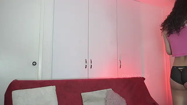 Snapshot of roselinedior chatting on November 5, 2025, 1:55 pm roselinedior online show from November 5, 2025, 1:55 pm