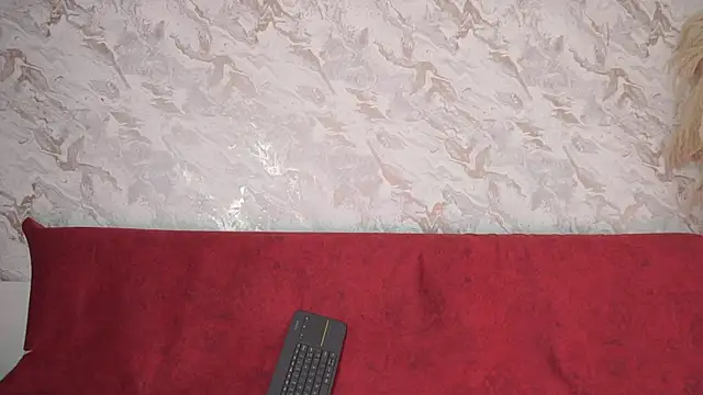 Snapshot of roselinedior chatting on November 22, 2025, 4:06 pm roselinedior online show from November 22, 2025, 4:06 pm