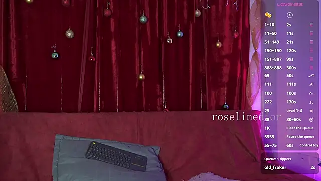 Snapshot of roselinedior chatting on December 15, 2025, 2:10 pm roselinedior online show from December 15, 2025, 2:10 pm