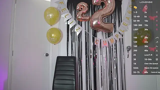 Snapshot of roselinedior chatting on February 5, 2026, 2:33 pm roselinedior online show from February 5, 2026, 2:33 pm