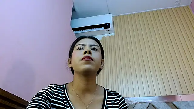 VeronicaRobles online show from October 30, 2025, 9:15 pm