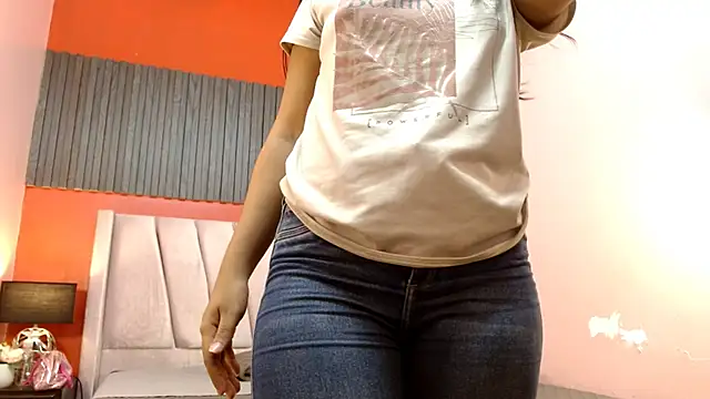 VeronicaRobles online show from November 19, 2025, 6:52 pm