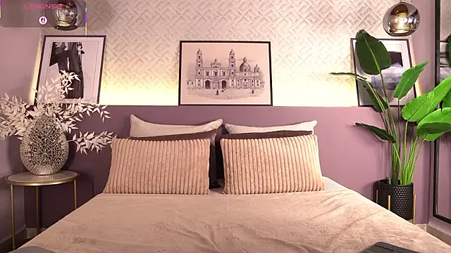 ElleDiane online show from March 18, 2026, 10:35 pm