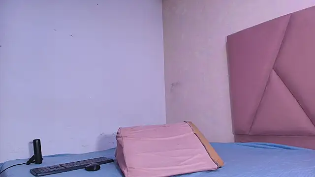 arl chloee online show from October 25, 2025, 3:03 am