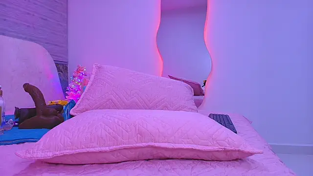 arl chloee online show from November 25, 2025, 3:06 am