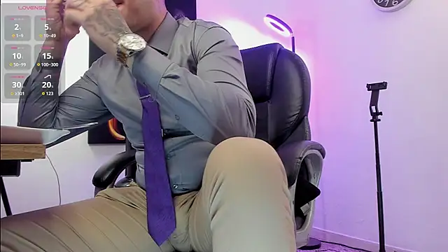 Nicolas Fellener online show from November 8, 2025, 2:45 am