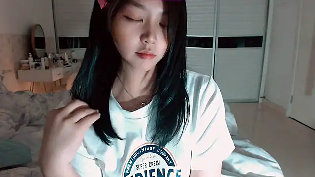 -Lucky Girl online show from November 1, 2025, 1:35 pm