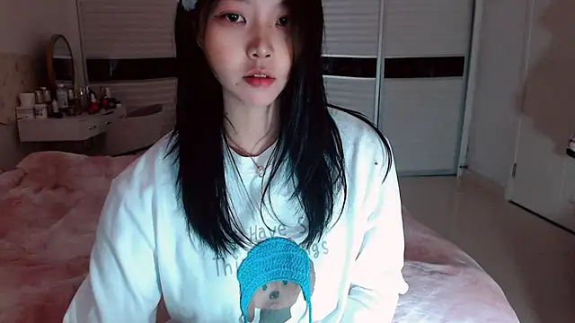 -Lucky Girl online show from December 14, 2025, 2:39 am