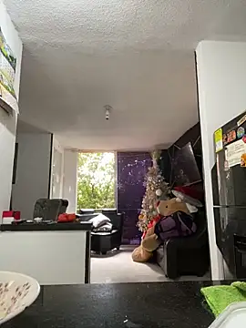 emmyjhonson07 online show from December 19, 2024, 1:07 pm