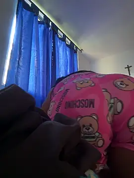 emmyjhonson07 online show from October 16, 2025, 1:12 pm