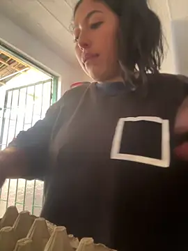 emmyjhonson07 online show from February 20, 2026, 12:38 pm