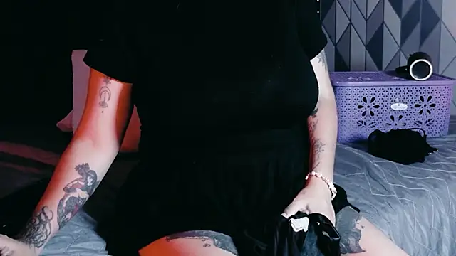 Snapshot of shybutdirtygirrll chatting on October 9, 2025, 7:23 pm shybutdirtygirrll online show from October 9, 2025, 7:23 pm