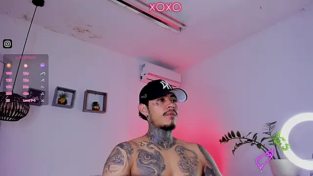 Snapshot of JordanSmiith_ chatting on January 21, 2025, 12:04 am JordanSmiith online show from January 21, 2025, 12:04 am