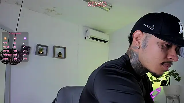 Snapshot of JordanSmiith_ chatting on February 3, 2025, 8:13 pm JordanSmiith online show from February 3, 2025, 8:13 pm
