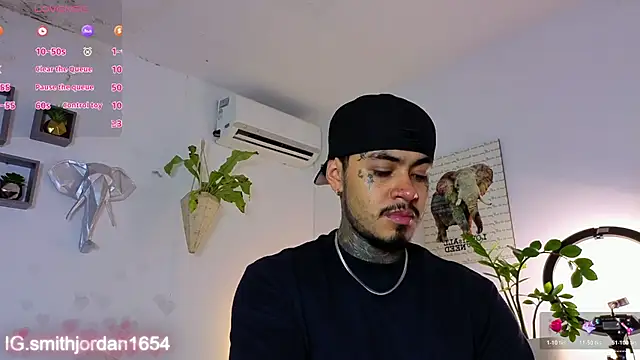 JordanSmiith  online show from November 17, 2025, 8:14 pm