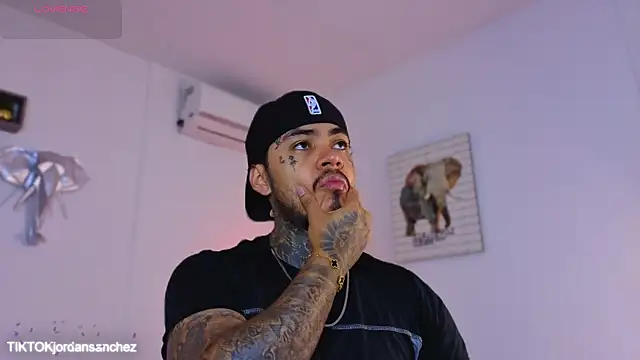 JordanSmiith  online show from January 5, 2026, 8:12 pm