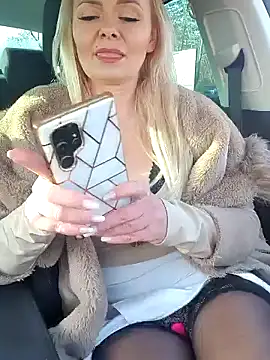 Snapshot of GjuliaX chatting on February 9, 2025, 9:05 am GjuliaX online show from February 9, 2025, 9:05 am