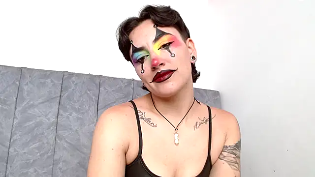 linda 33 online show from October 7, 2025, 7:44 pm