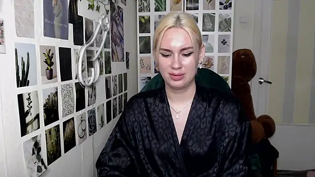 CapriScorpion online show from October 21, 2025, 3:02 pm