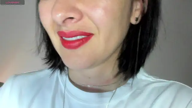 queen fetish online show from December 5, 2025, 12:47 pm