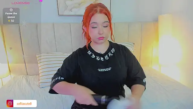 Atenea cuteee online show from December 4, 2025, 2:10 am