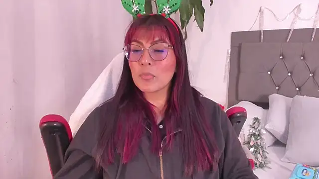 evelynjohnsoon online show from December 14, 2024, 2:21 pm