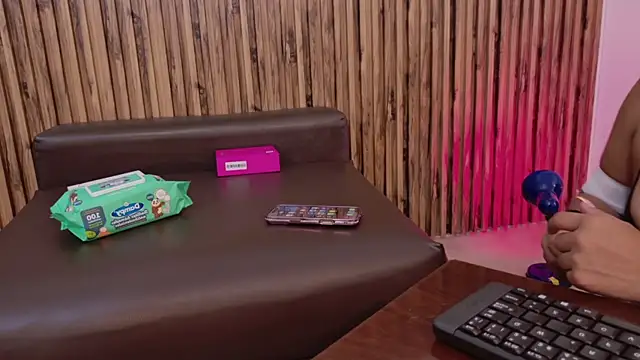 evelynjohnsoon online show from November 8, 2025, 12:38 pm