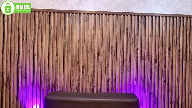 evelynjohnsoon online show from April 18, 2026, 2:10 pm