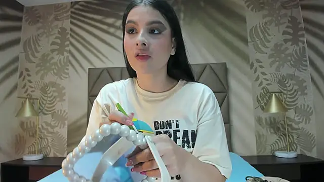 Snapshot of AnneDixie chatting on July 13, 2026, 3:09 am AnneDixie online show from July 13, 2026, 3:09 am
