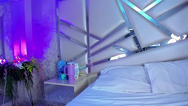 Miia002 online show from April 16, 2026, 11:40 pm