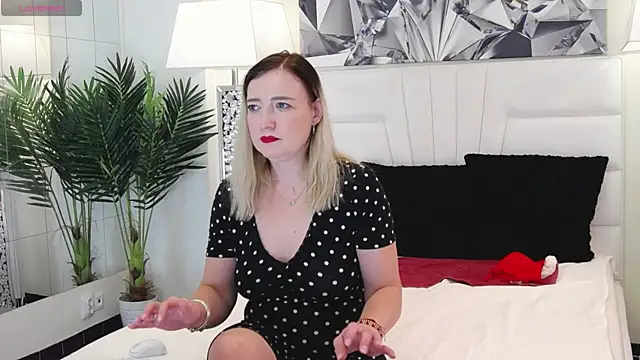 BarbieeAnn online show from December 16, 2024, 11:44 am