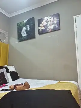 Bustygoddess32 online show from March 5, 2025, 11:38 pm