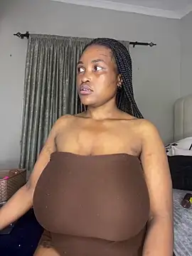 Snapshot of Bustygoddess32 chatting on January 15, 2026, 1:10 am Bustygoddess32 online show from January 15, 2026, 1:10 am