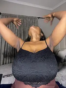 Snapshot of Bustygoddess32 chatting on February 8, 2026, 6:00 pm Bustygoddess32 online show from February 8, 2026, 6:00 pm