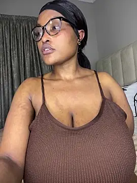 Snapshot of Bustygoddess32 chatting on February 24, 2026, 1:14 am Bustygoddess32 online show from February 24, 2026, 1:14 am